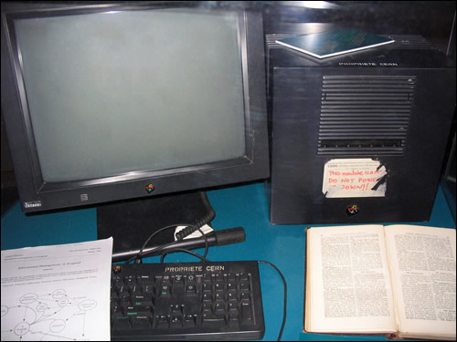 世界初のウェブサーバ このウェブサーバはアップルの故スティーブ・ジョブズが創業したNeXTコンピュータ社のNEXTSTEPというマシン。